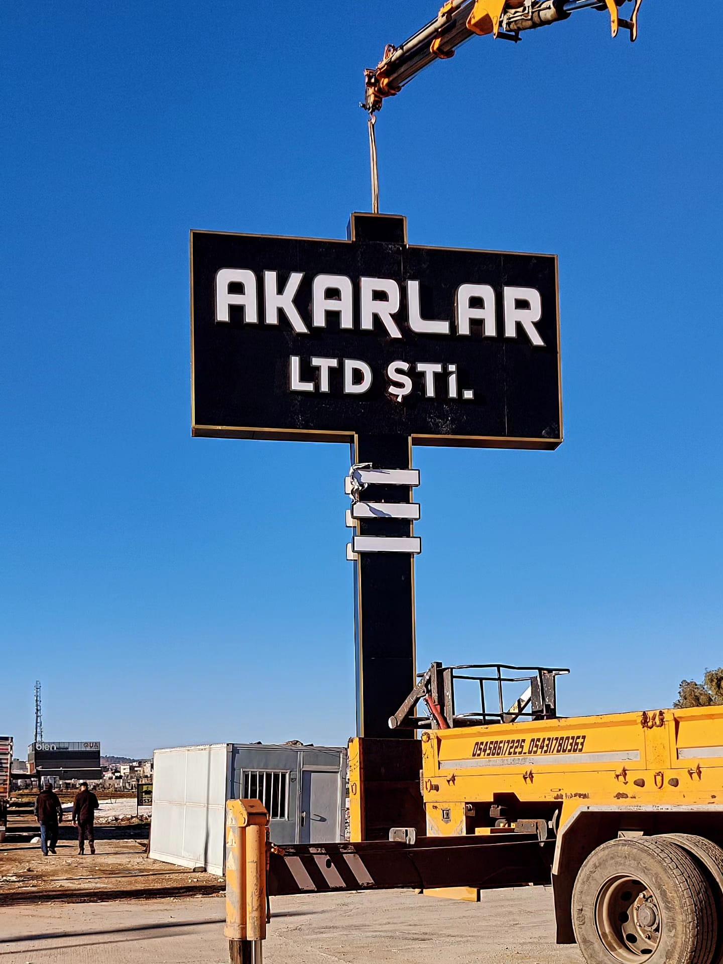 AKARLAR totem tabela montaj